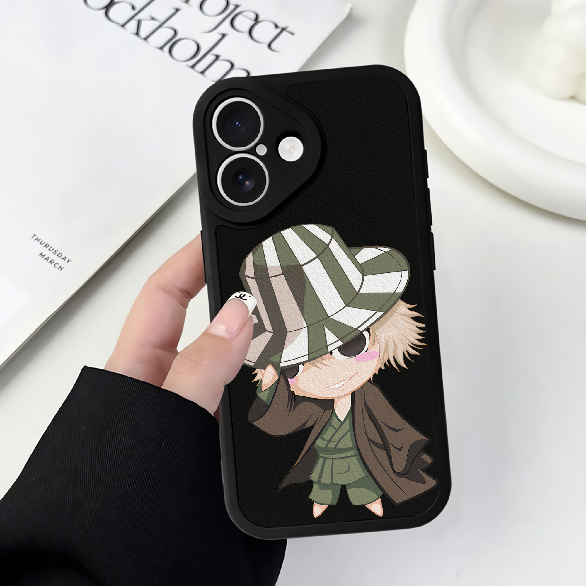 （画像用） "ブリーチ 浦原 喜助（うらはら きすけ） BLEACH Urahara Kisuke " 【iPhone 16シリーズ対応】シリコンスマホケース（レザー調） 材質：シリコン